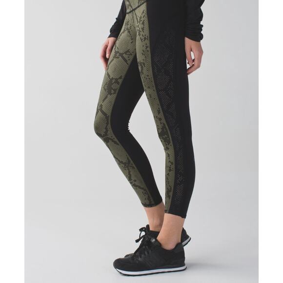 Lululemon Beyond Boundaries Ziggy Green Snake Butter Black Legging 6 - Picture 5 of 11